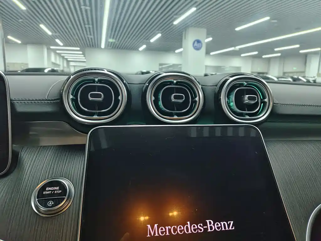 Mercedes-Benz C-Class 2023 — фото 11