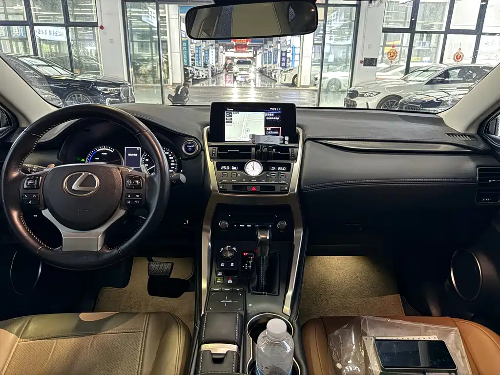 Lexus NX 2020 — фото 11