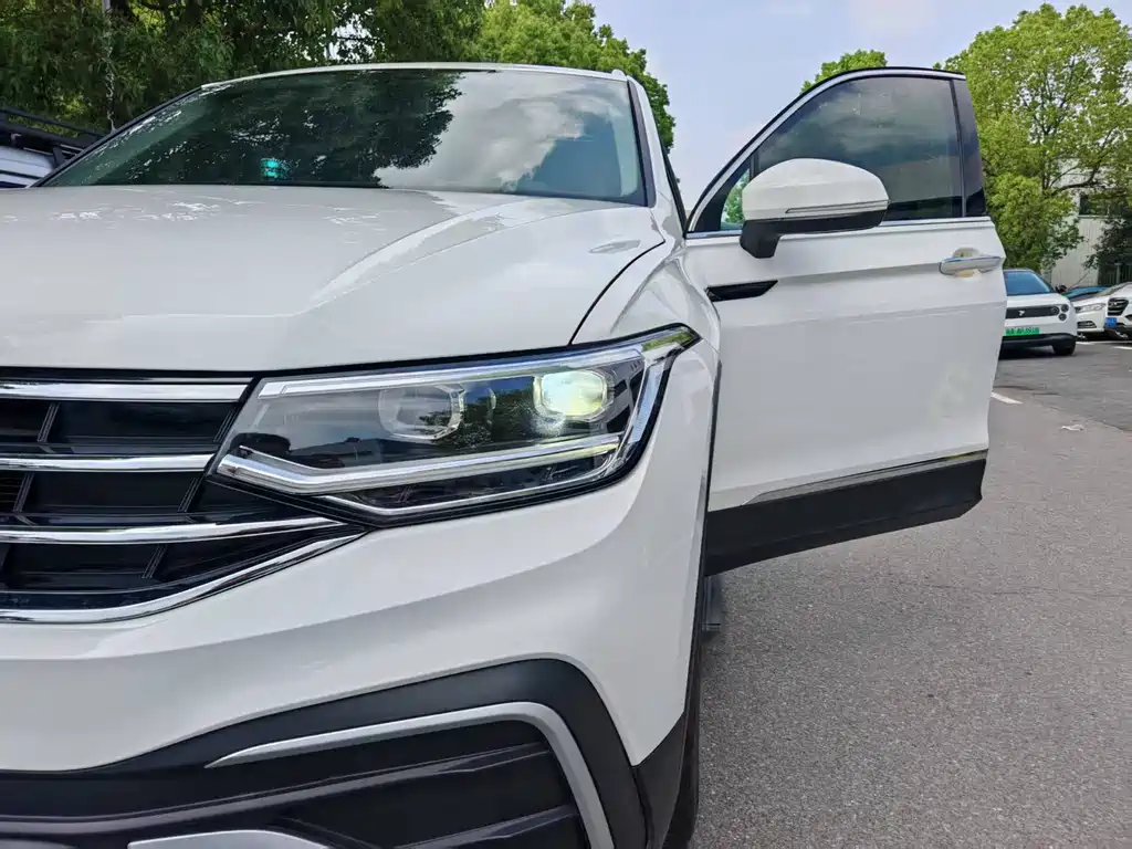 Volkswagen Tiguan L 2023 — фото 4
