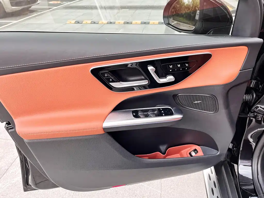 Mercedes-Benz GLC 2025