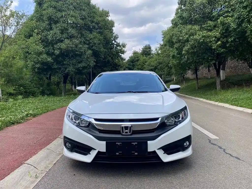 Honda Civic 2018 — фото 8