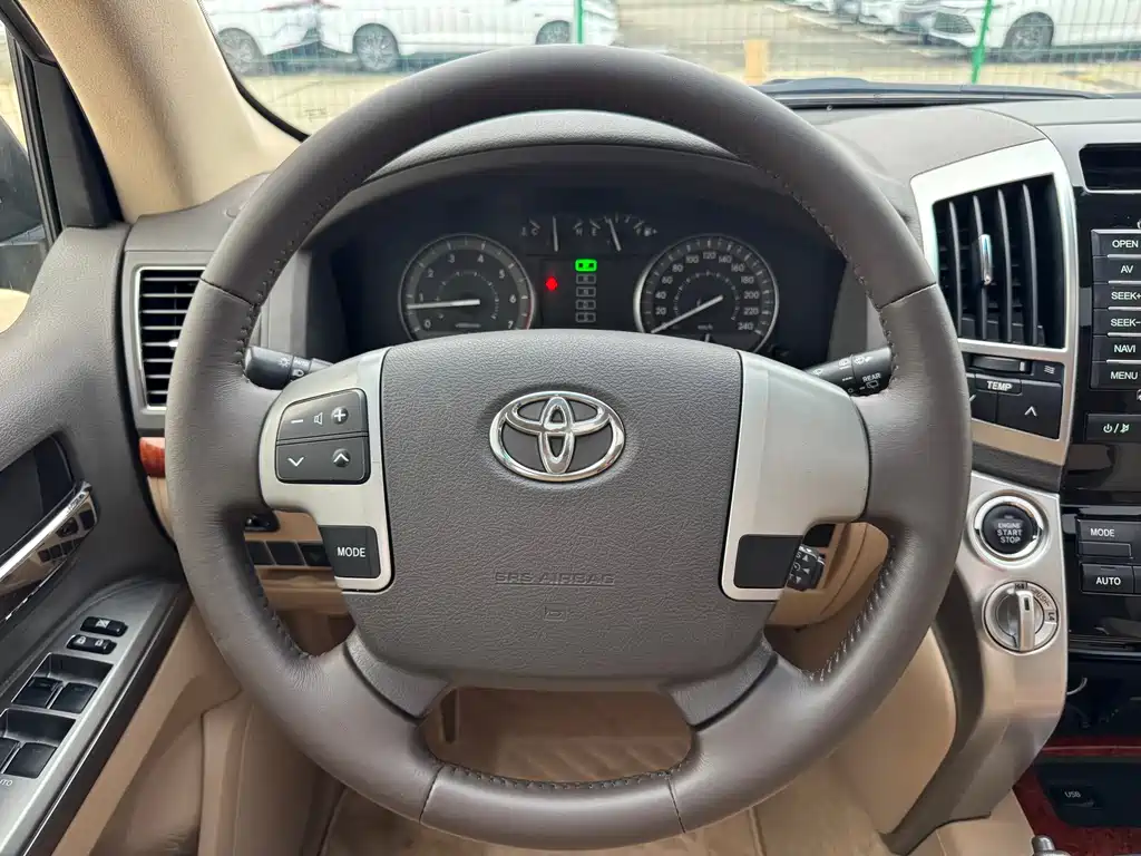 Toyota Land Cruiser 2013 — фото 23