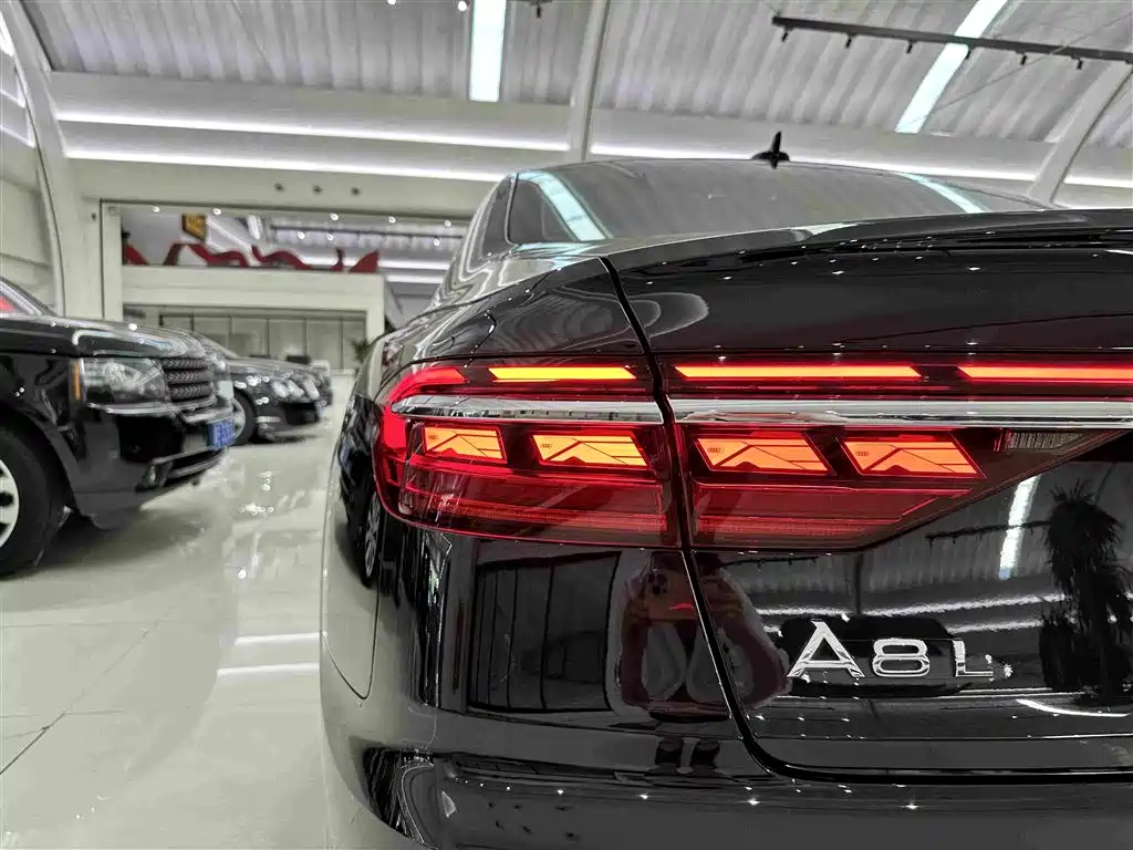Audi A8 2025 — фото 36