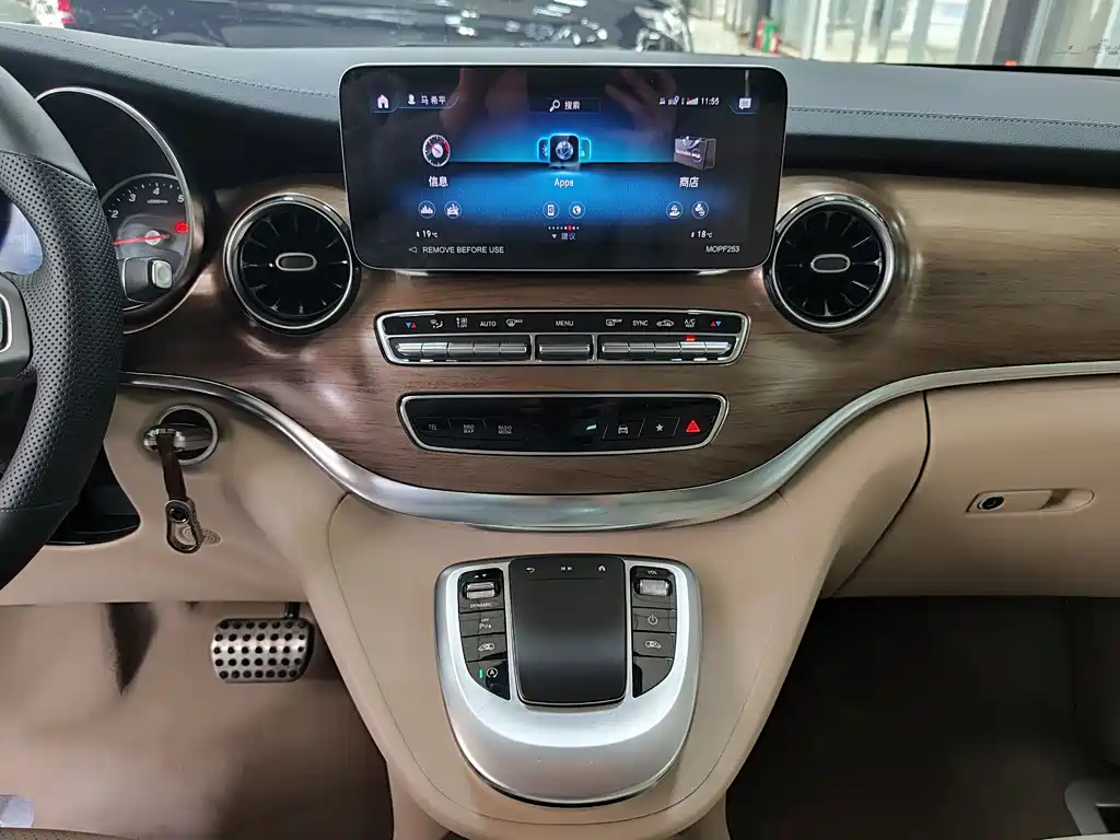 Mercedes-Benz V-Class 2023 — фото 10