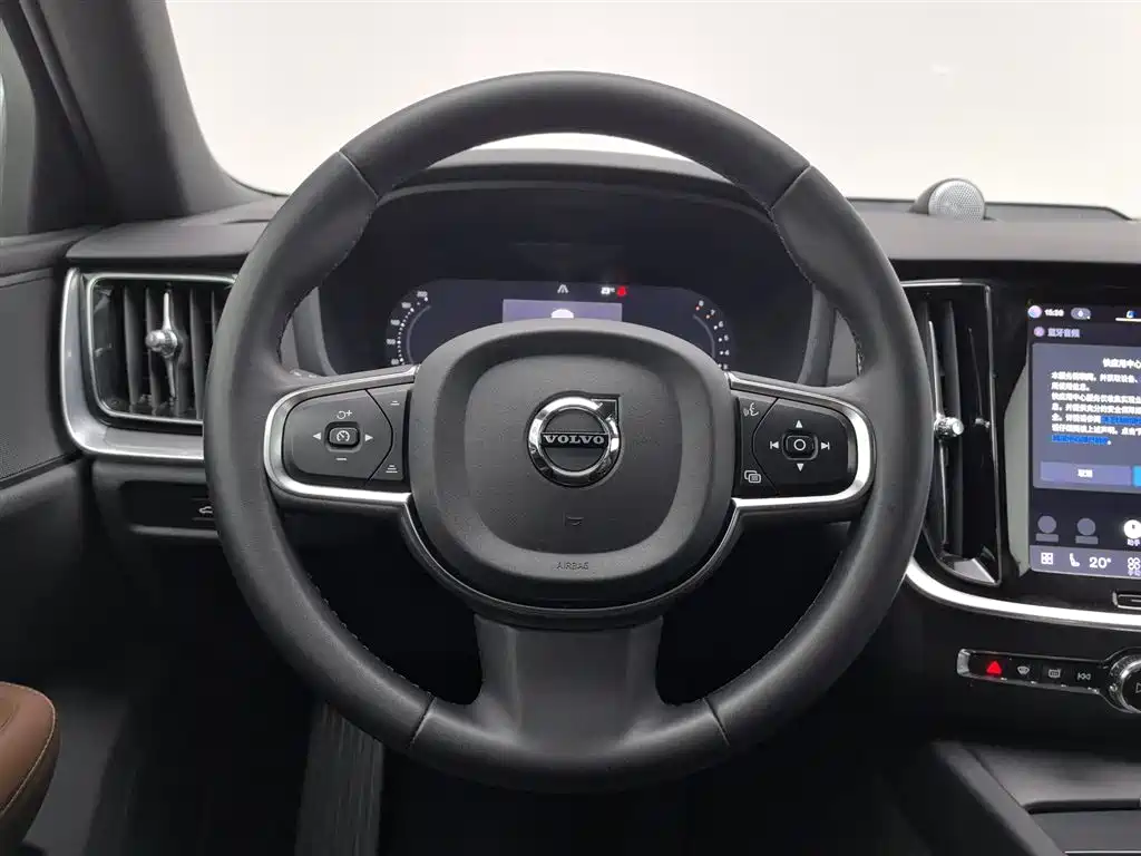 Volvo S60 2022 — фото 11