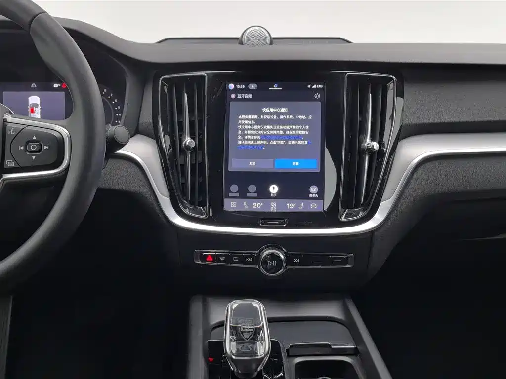 Volvo S60 2022 — фото 12