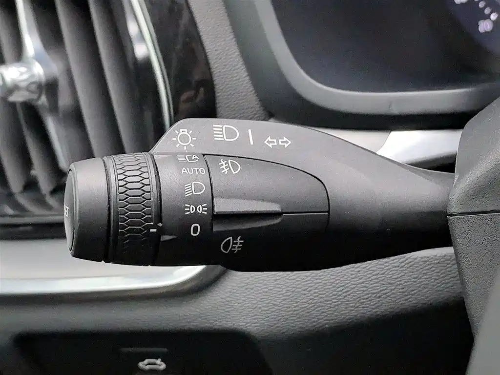 Volvo S60 2022 — фото 21