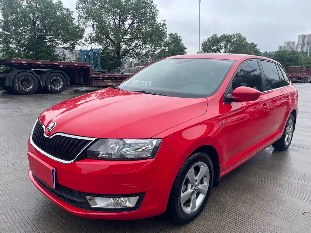 Skoda Rapid Spaceback 2016 — фото 1