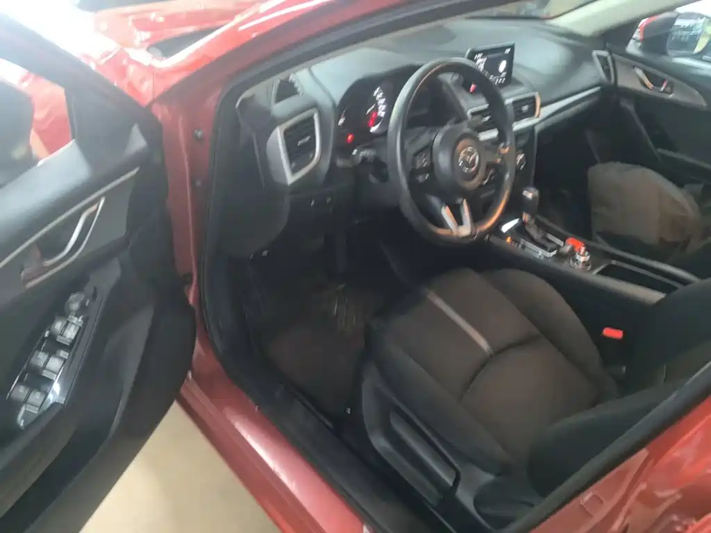 Mazda 3 Axela 2019 — фото 16