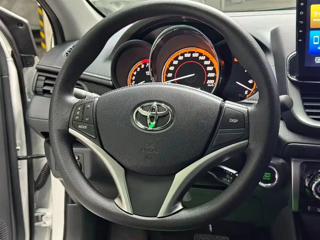 Toyota Yaris L 2022 — фото 12