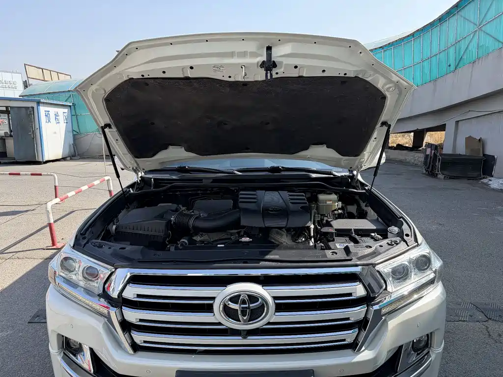 Toyota Land Cruiser 2018 — фото 22