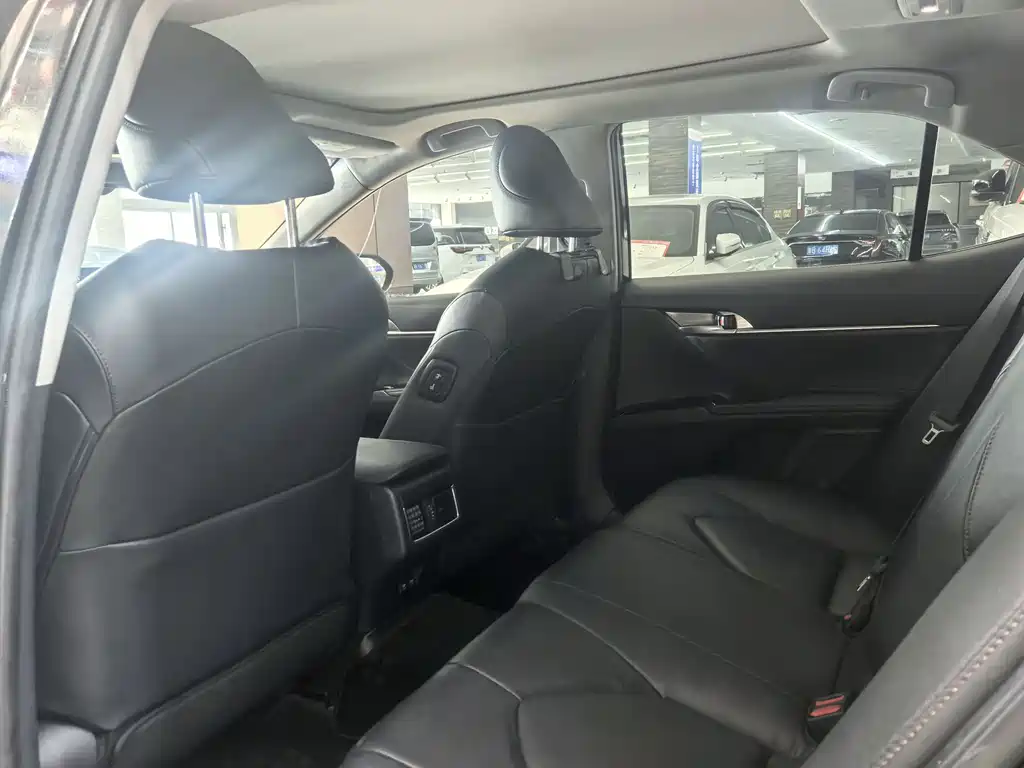 Toyota Camry 2022 — фото 10