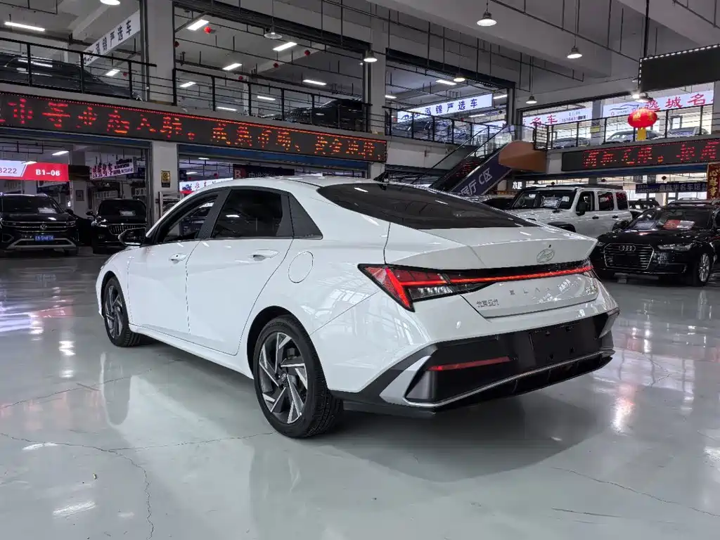 Hyundai Elantra 2023