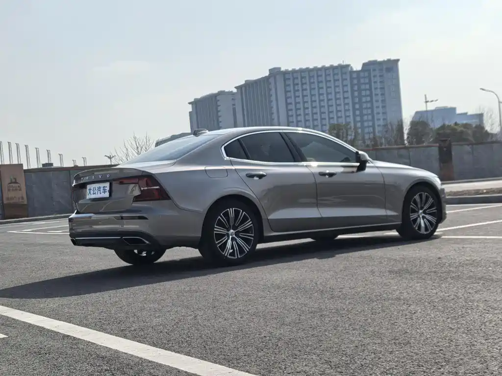 Volvo S60 2021 — фото 13