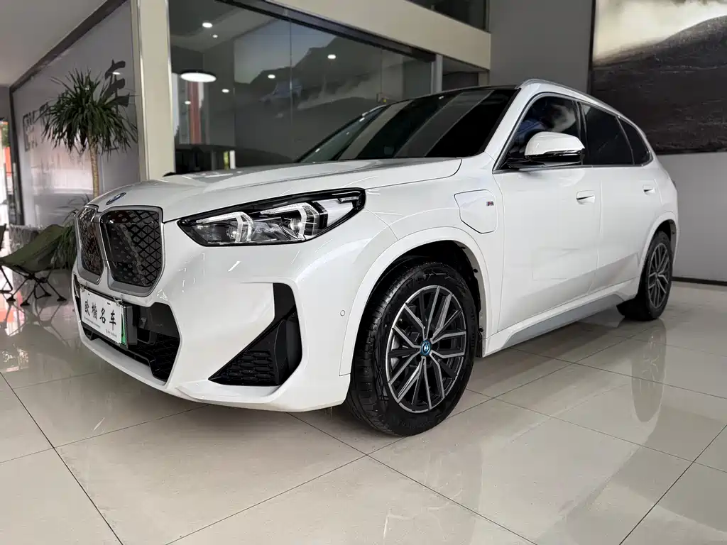 BMW iX1 2025