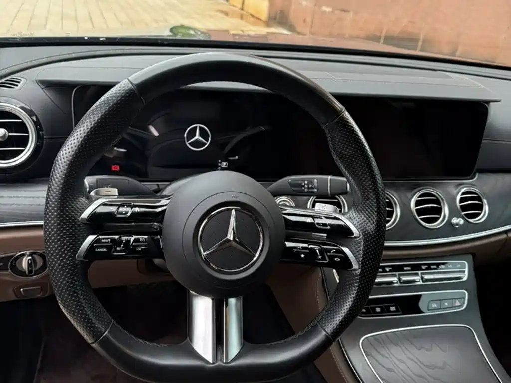 Mercedes-Benz E-Class 2024 — фото 12