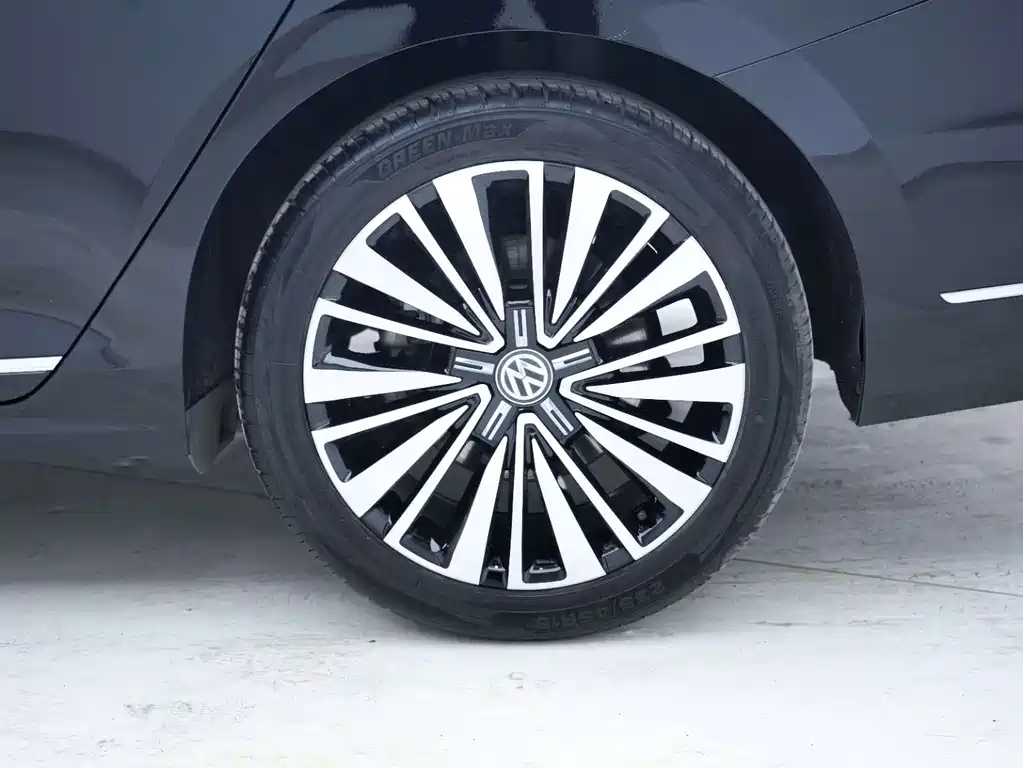 Volkswagen Passat 2019 — фото 12