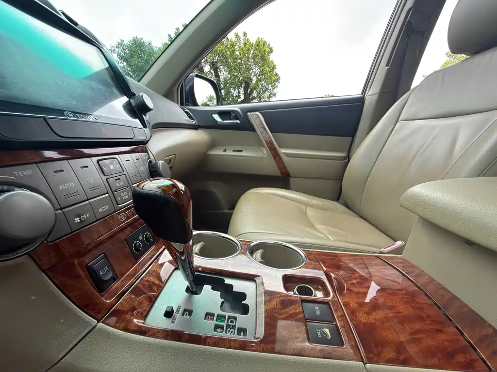 Toyota Highlander 2010 — фото 18