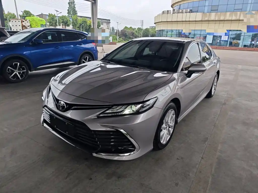 Toyota Camry 2022 — фото 2