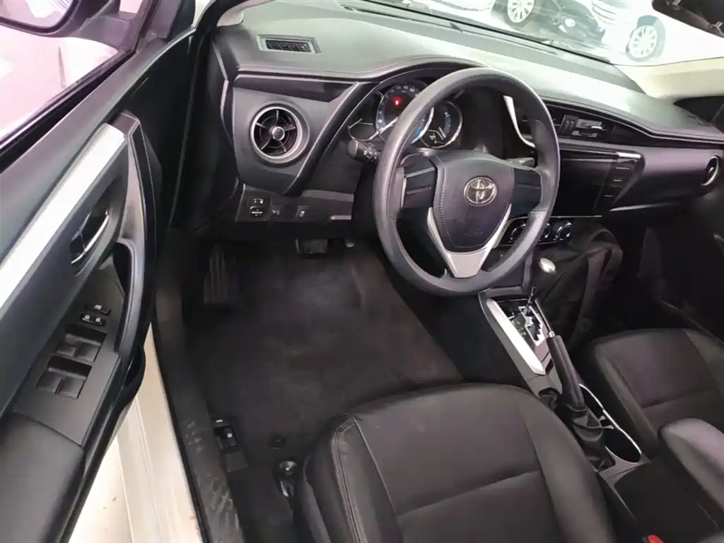 Toyota Corolla 2018 — фото 16