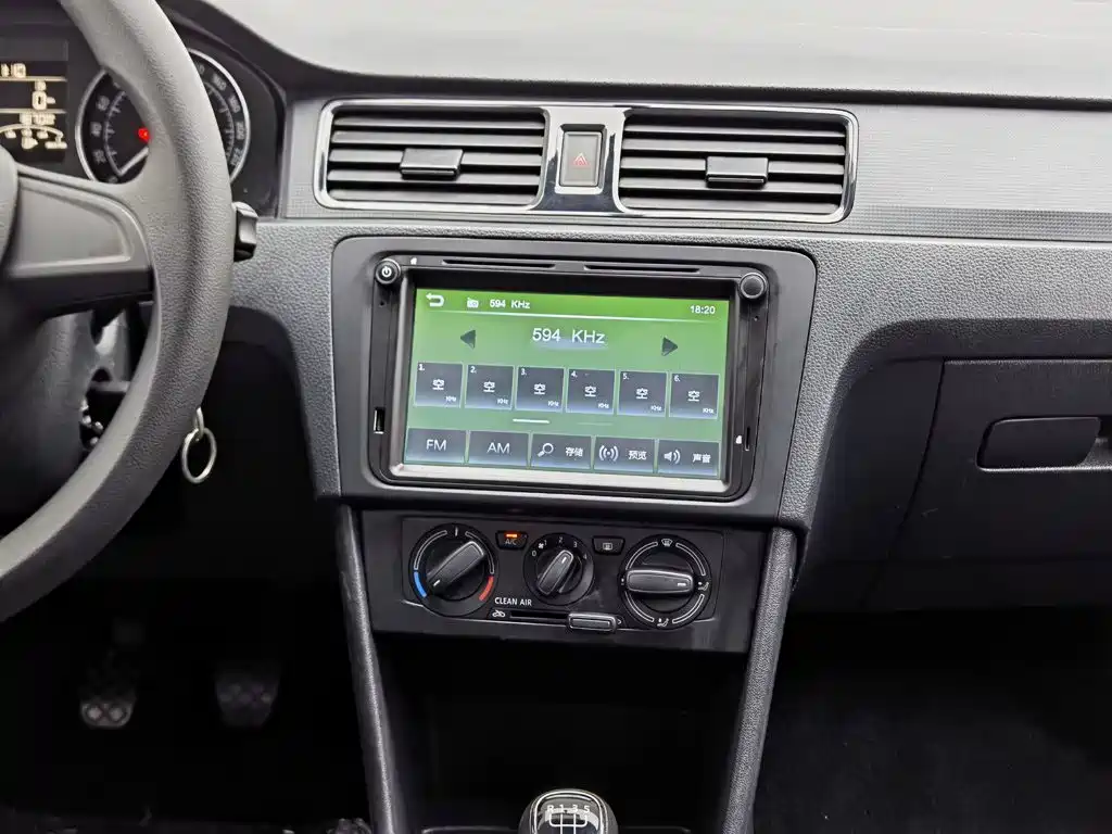 Skoda Rapid Spaceback 2017 — фото 12