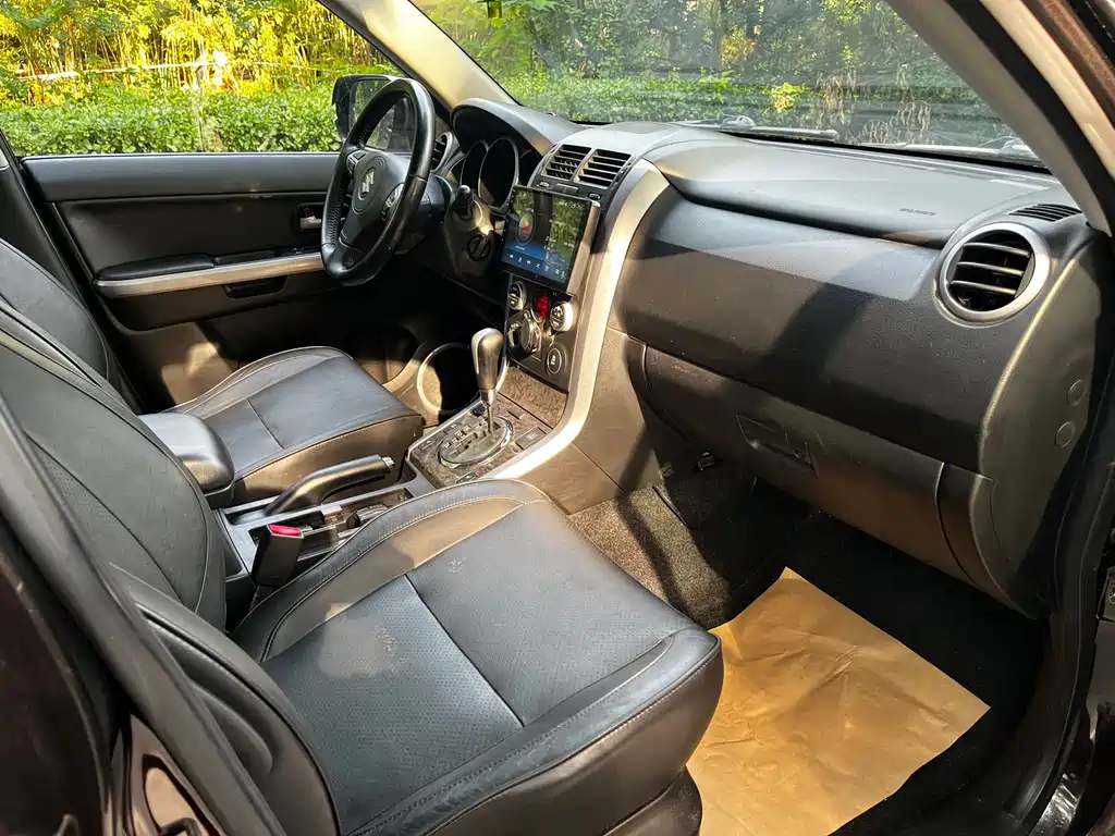 Suzuki Grand Vitara 2016 — фото 10