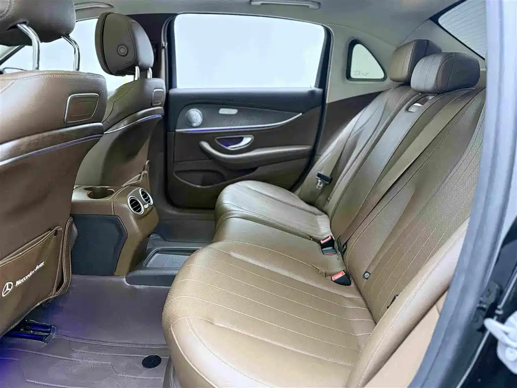 Mercedes-Benz E-Class 2019 — фото 17