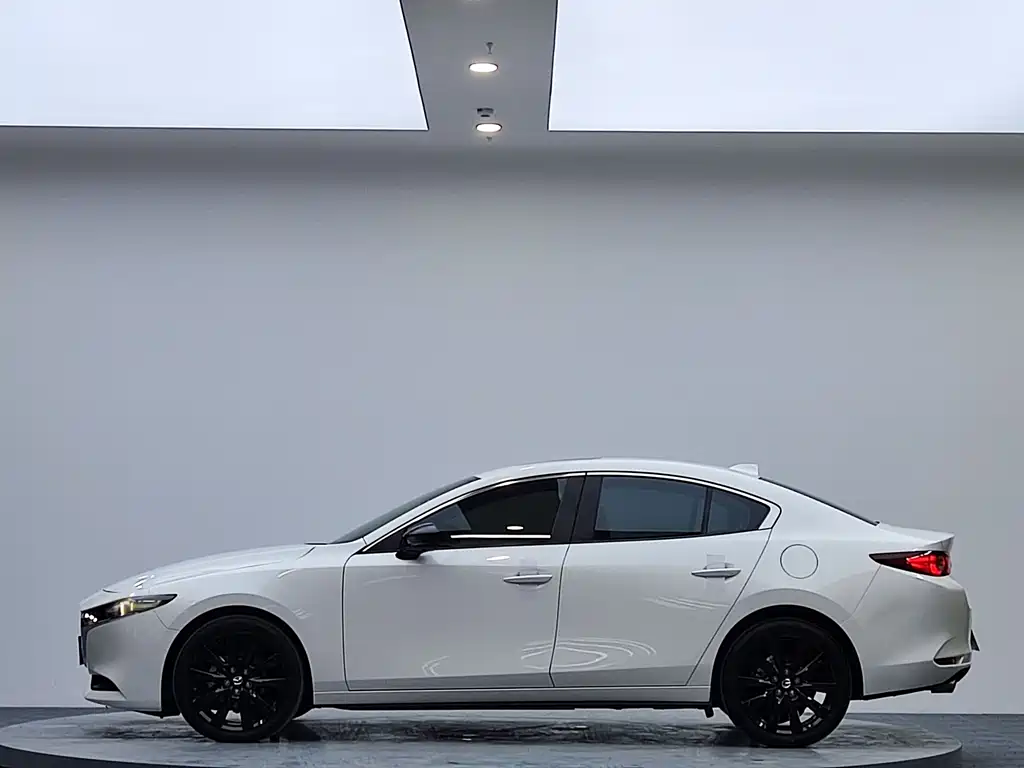 Mazda 3 Axela 2023