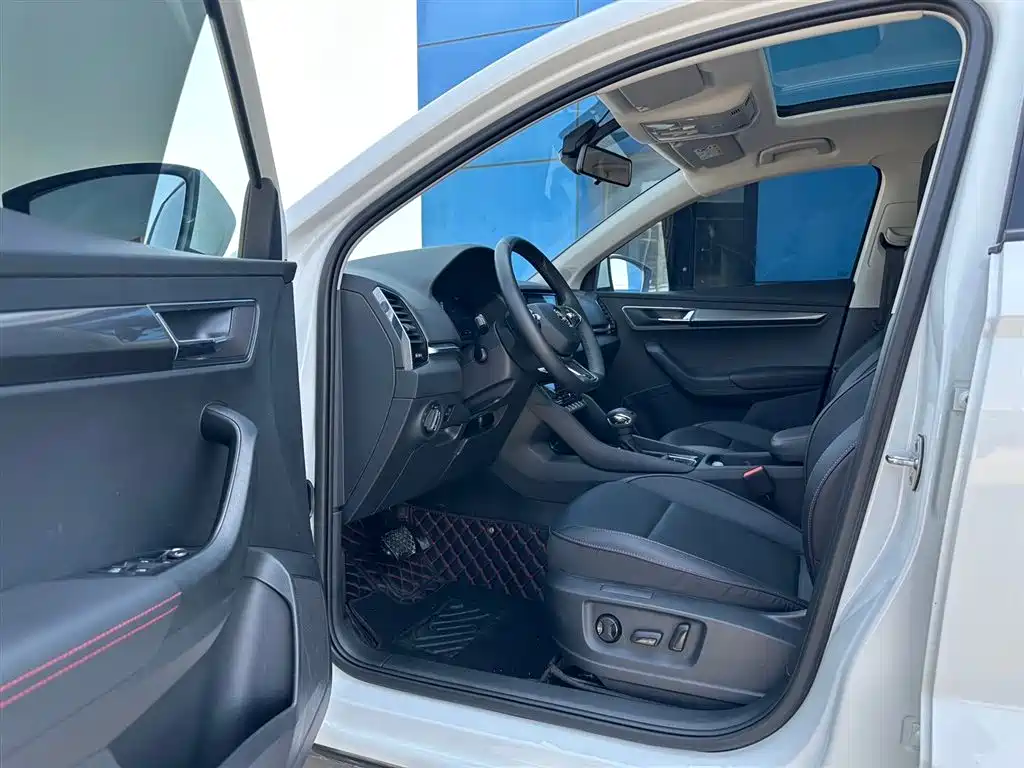 Skoda Karoq 2023 — фото 8