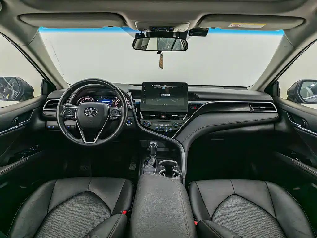 Toyota Camry 2022 — фото 22