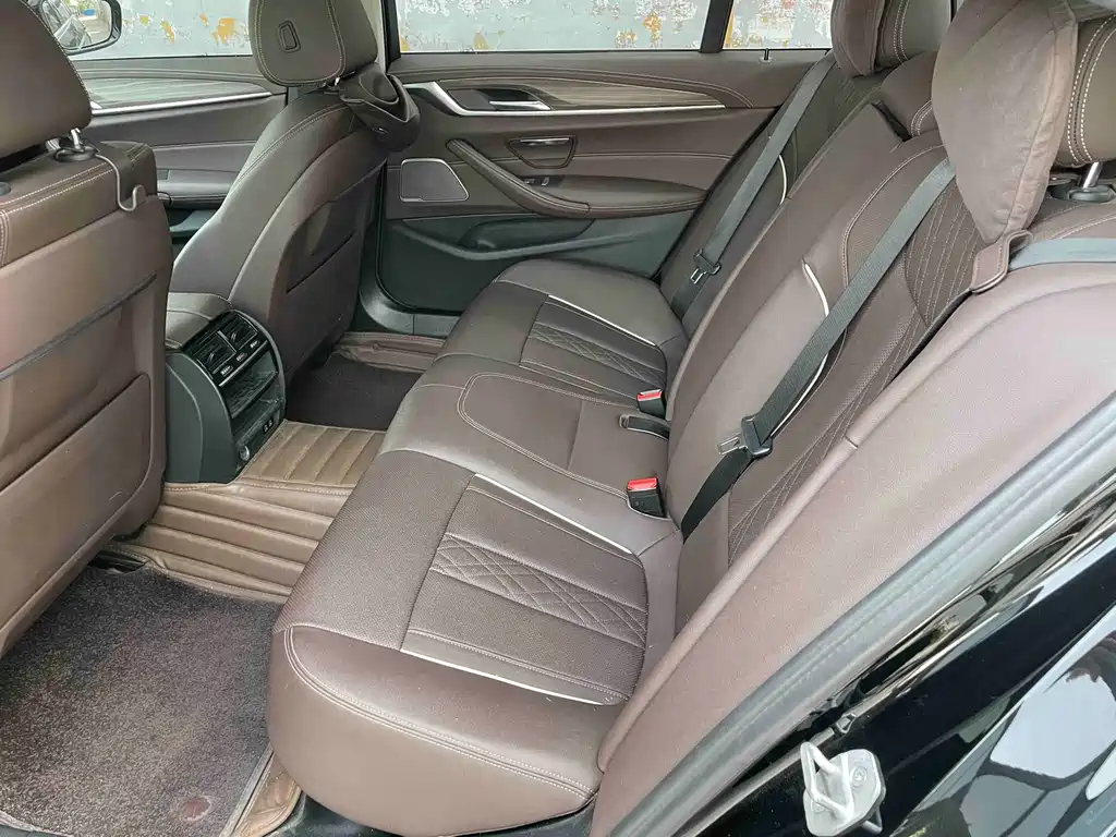 BMW 5 Series 2023 — фото 6