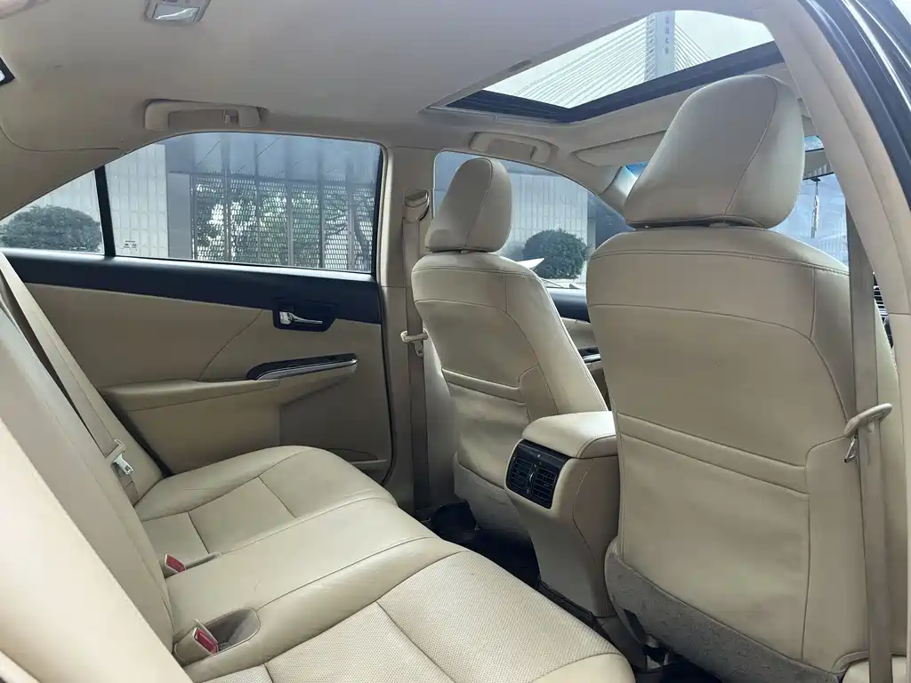 Toyota Camry 2015 — фото 22