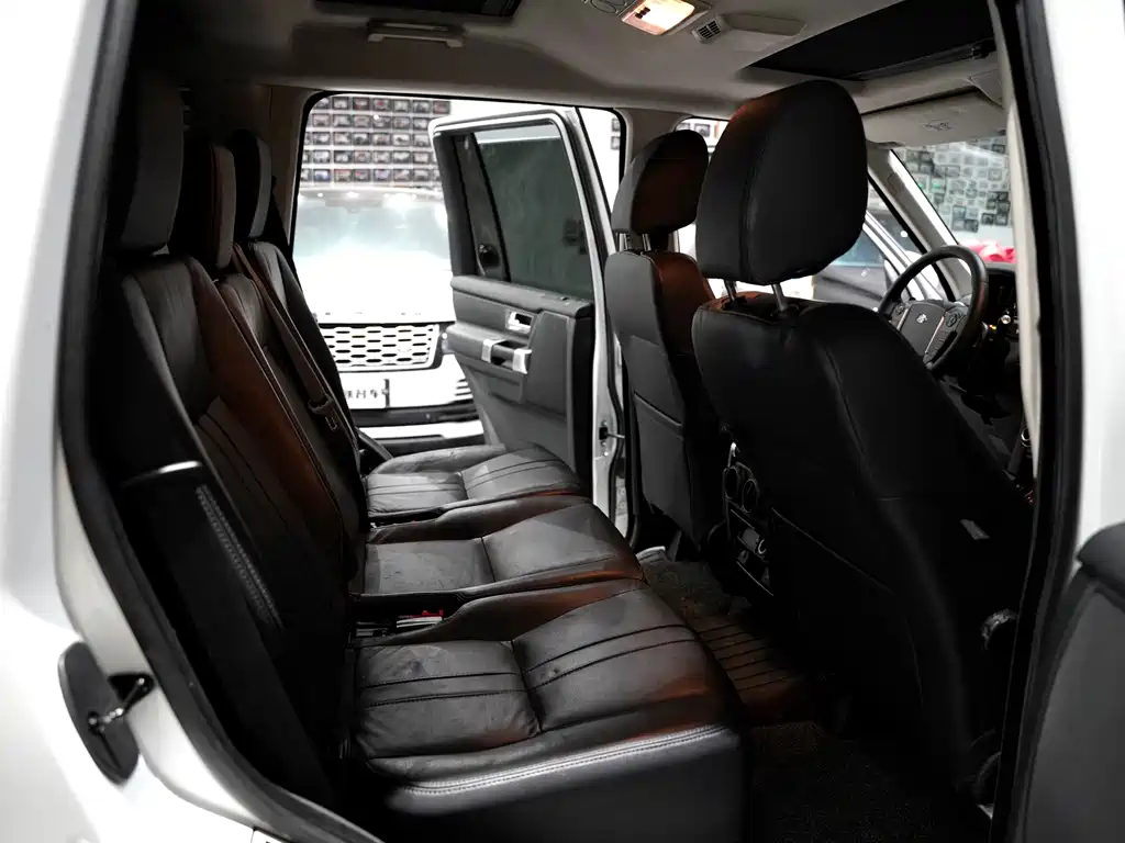 Land Rover Discovery 2016 — фото 10