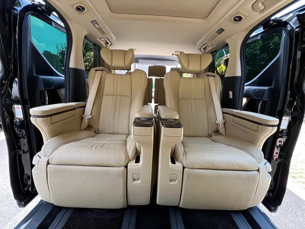 Toyota Alphard 2021 — фото 7