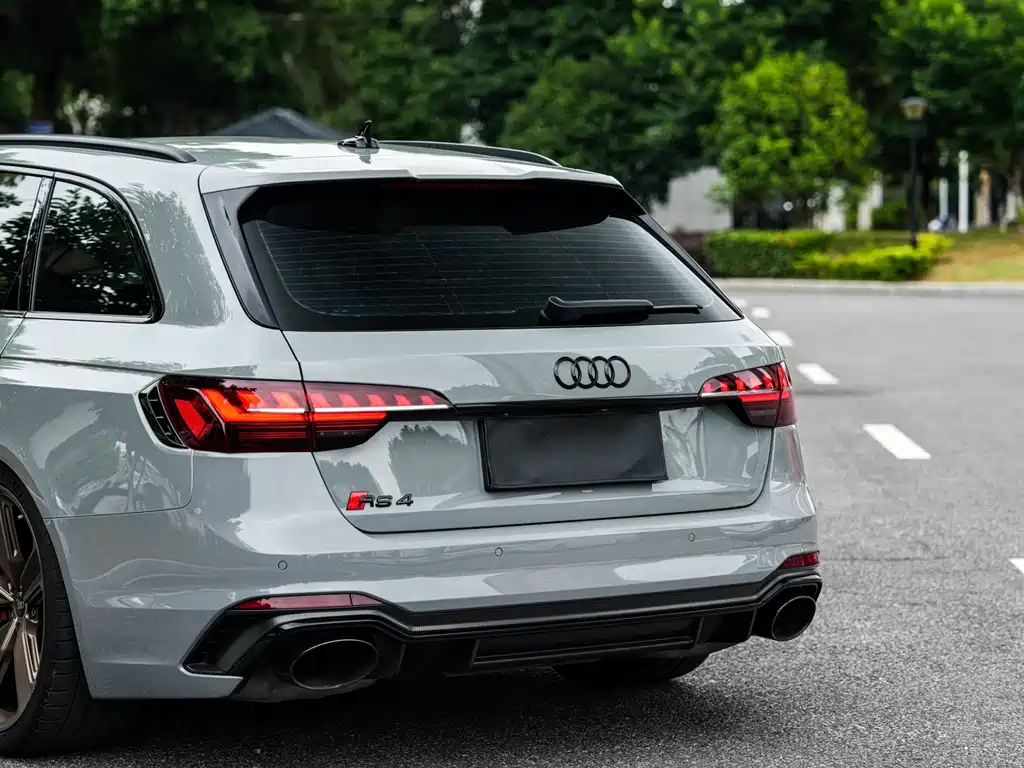 Audi RS 4 2021 — фото 8