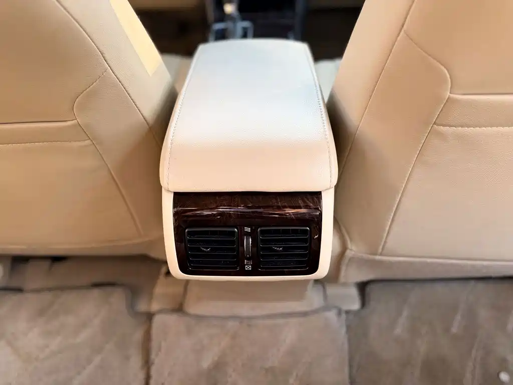 Toyota Camry 2017 — фото 11