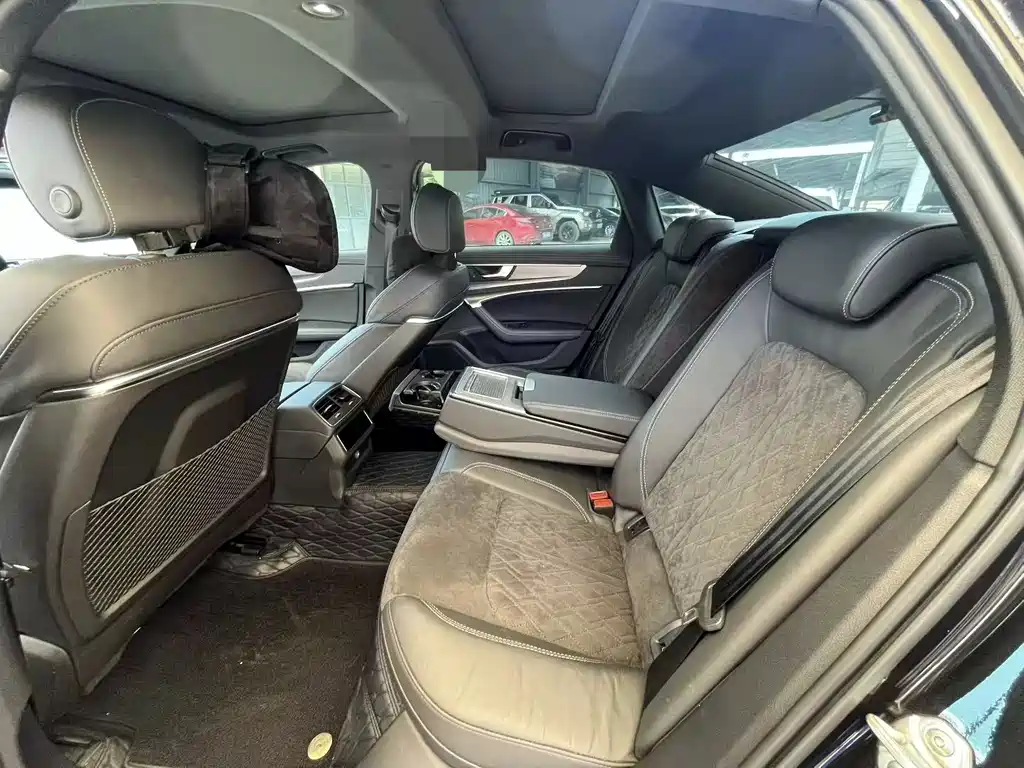 Audi A6L 2022