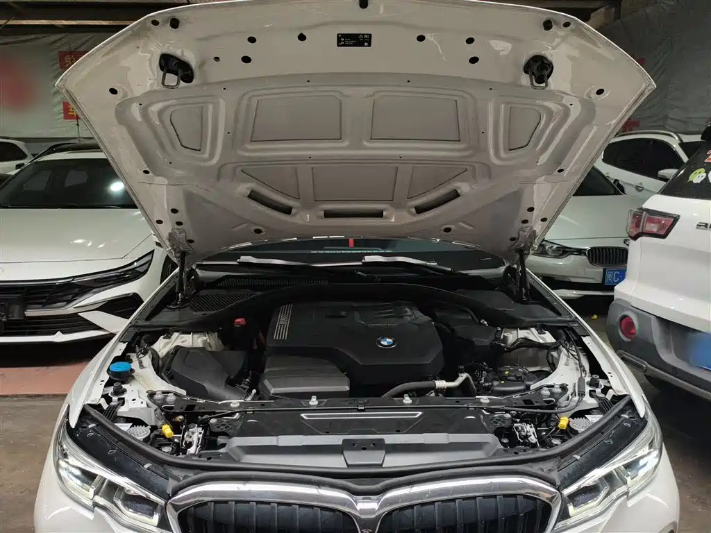 BMW 3 Series 2021 — фото 16