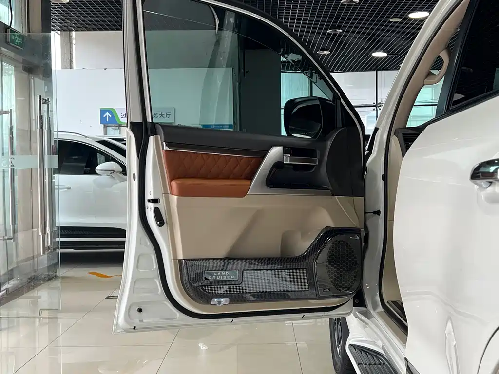 Toyota Land Cruiser 2019 — фото 12