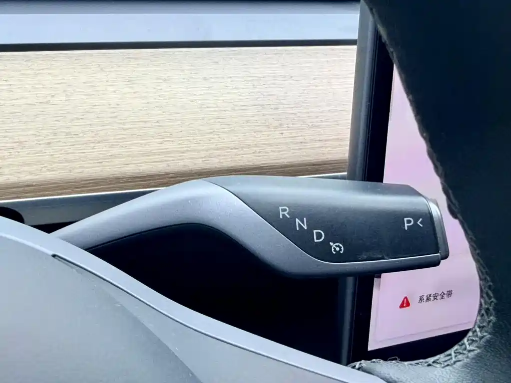 Tesla Model Y 2023 — фото 13