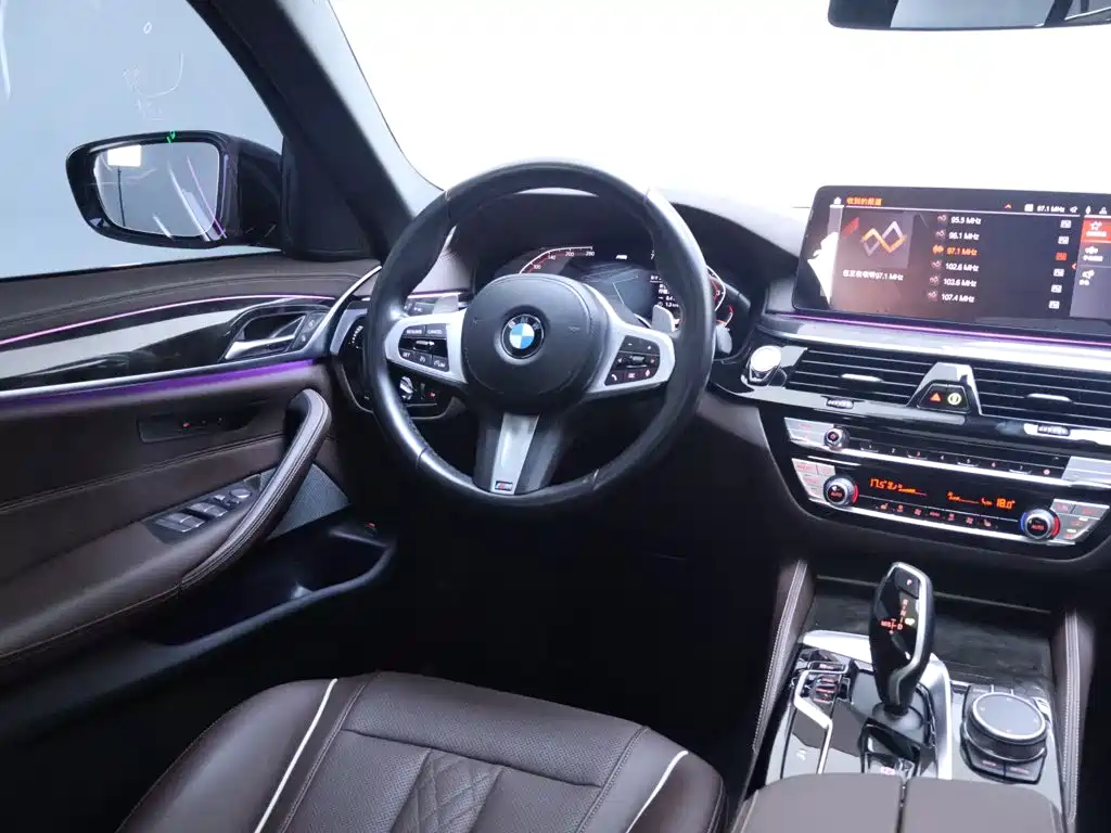 BMW 5 Series 2021 — фото 14