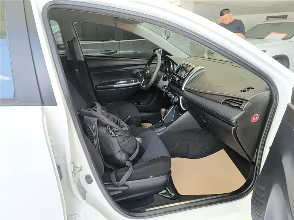 Toyota Yaris L 2015 — фото 25