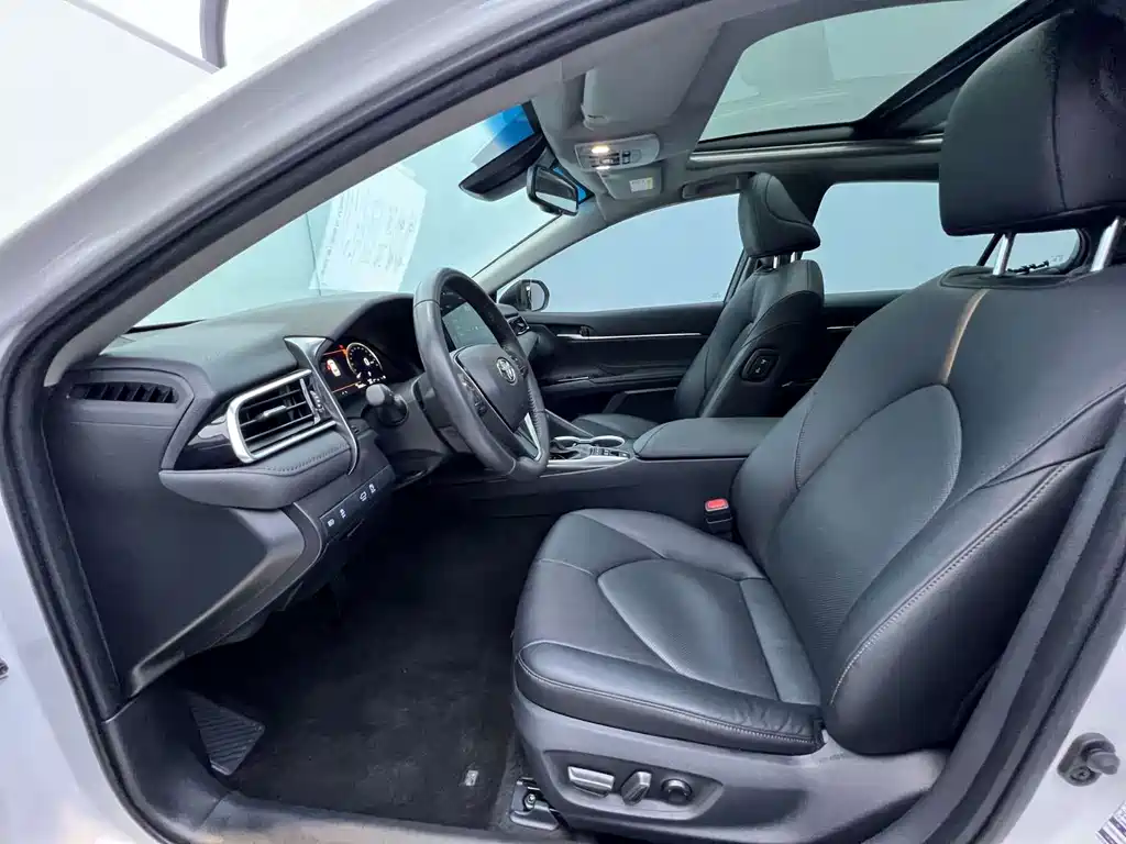 Toyota Camry 2023 — фото 10