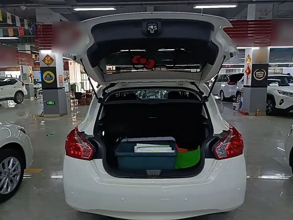 Nissan Tiida 2015 — фото 19