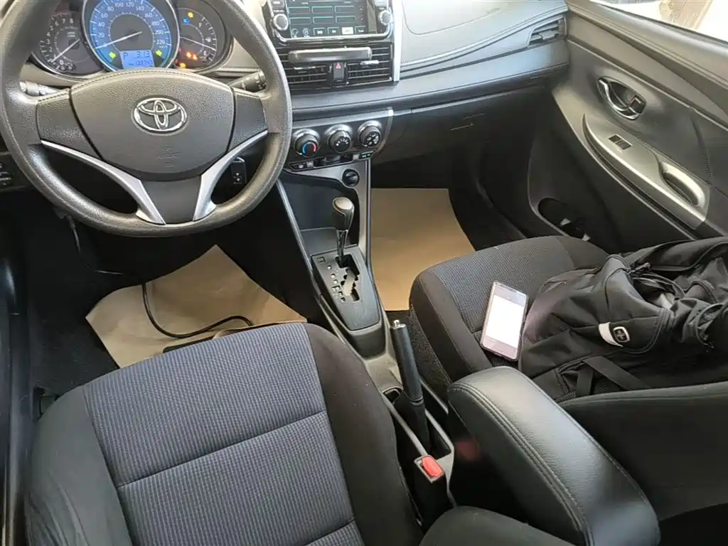 Toyota Yaris L 2015 — фото 14