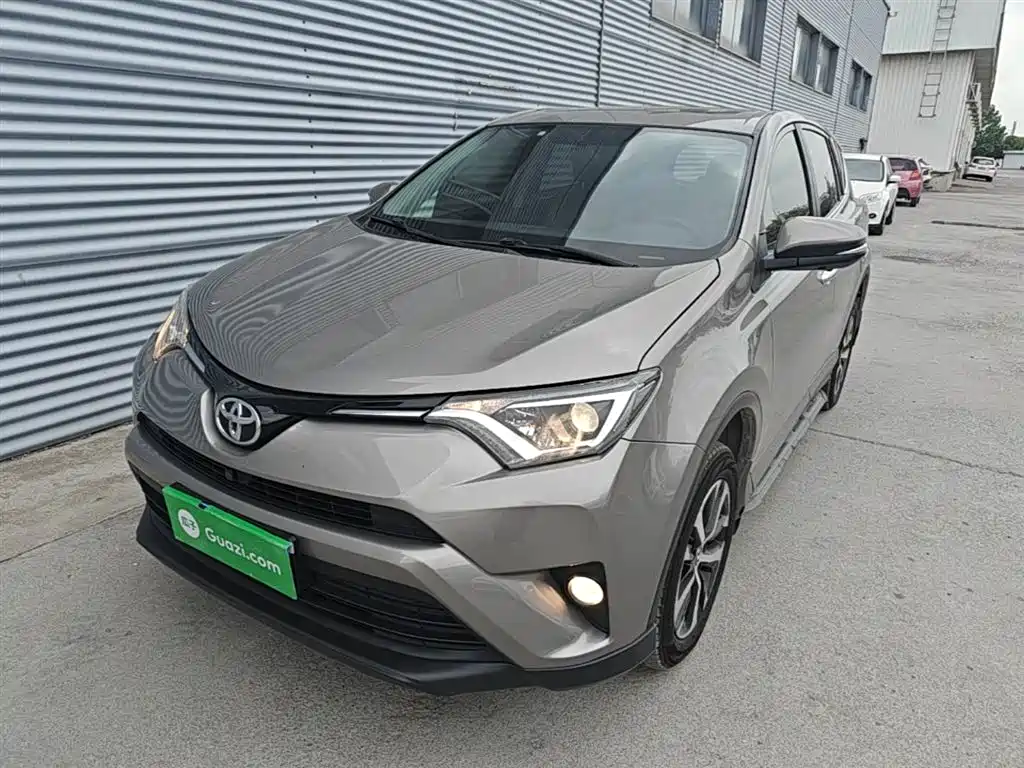 Toyota RAV4 2019 — фото 1