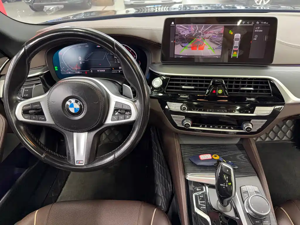 BMW 5 Series 2021 — фото 11