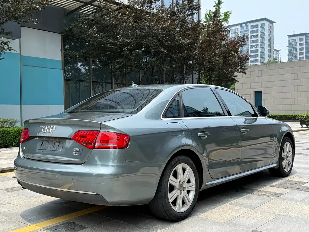 Audi A4L 2011