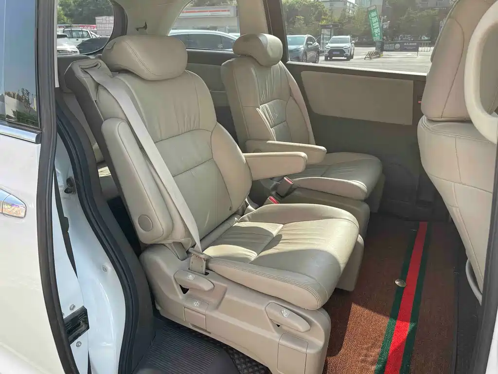 Honda Odyssey 2018 — фото 13