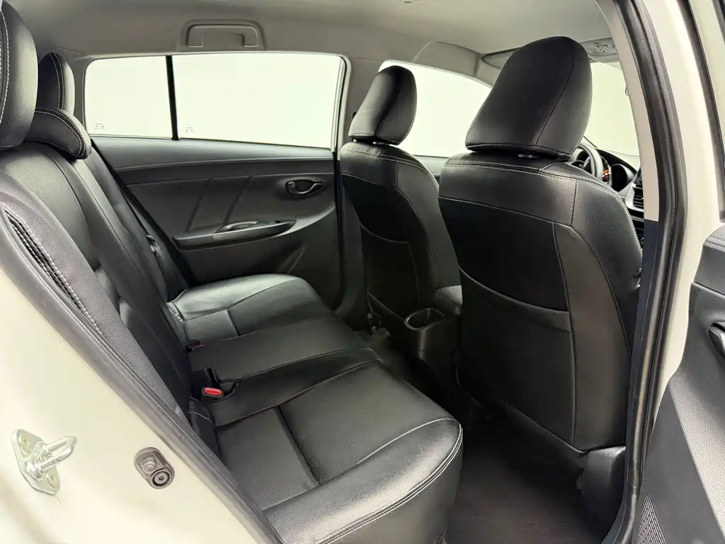Toyota Yaris L 2023 — фото 15